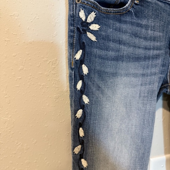 Driftwood Floral Embroidered Marilyn Jeans - Picture 5 of 9
